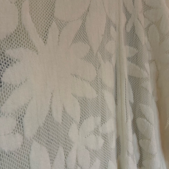 Anthropologie / Akemi + Kin White Floral Kimono - Picture 5 of 8